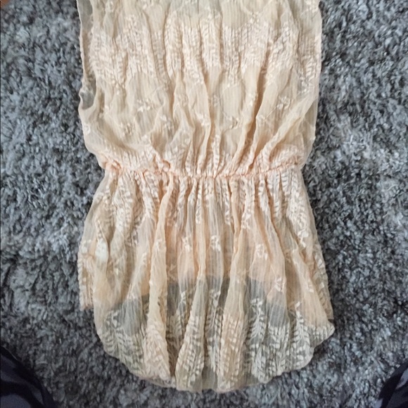 BCBGMAXAZRIA LACE BEIGE TOP - Picture 2 of 2